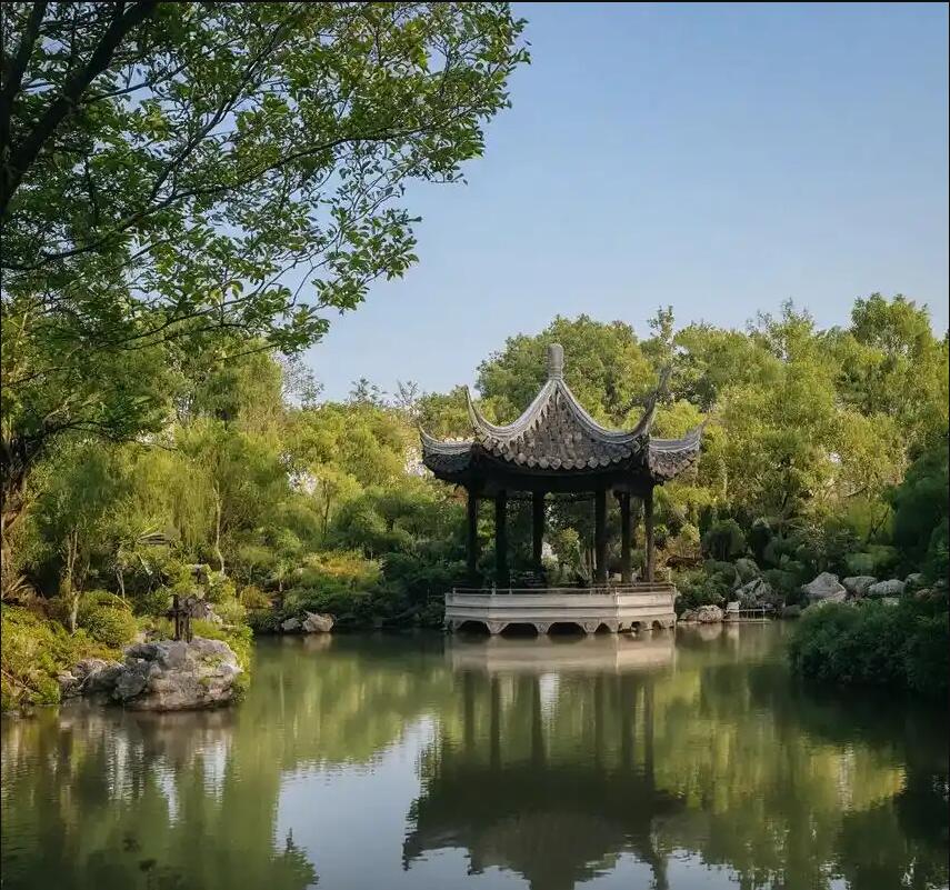 上海倾城餐饮有限公司